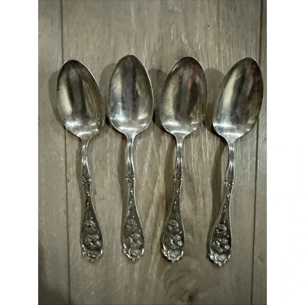 Vintage Set of 4 Carnation Silverplate 1908 by‎ Oneida Serving Tablespoon Spoons